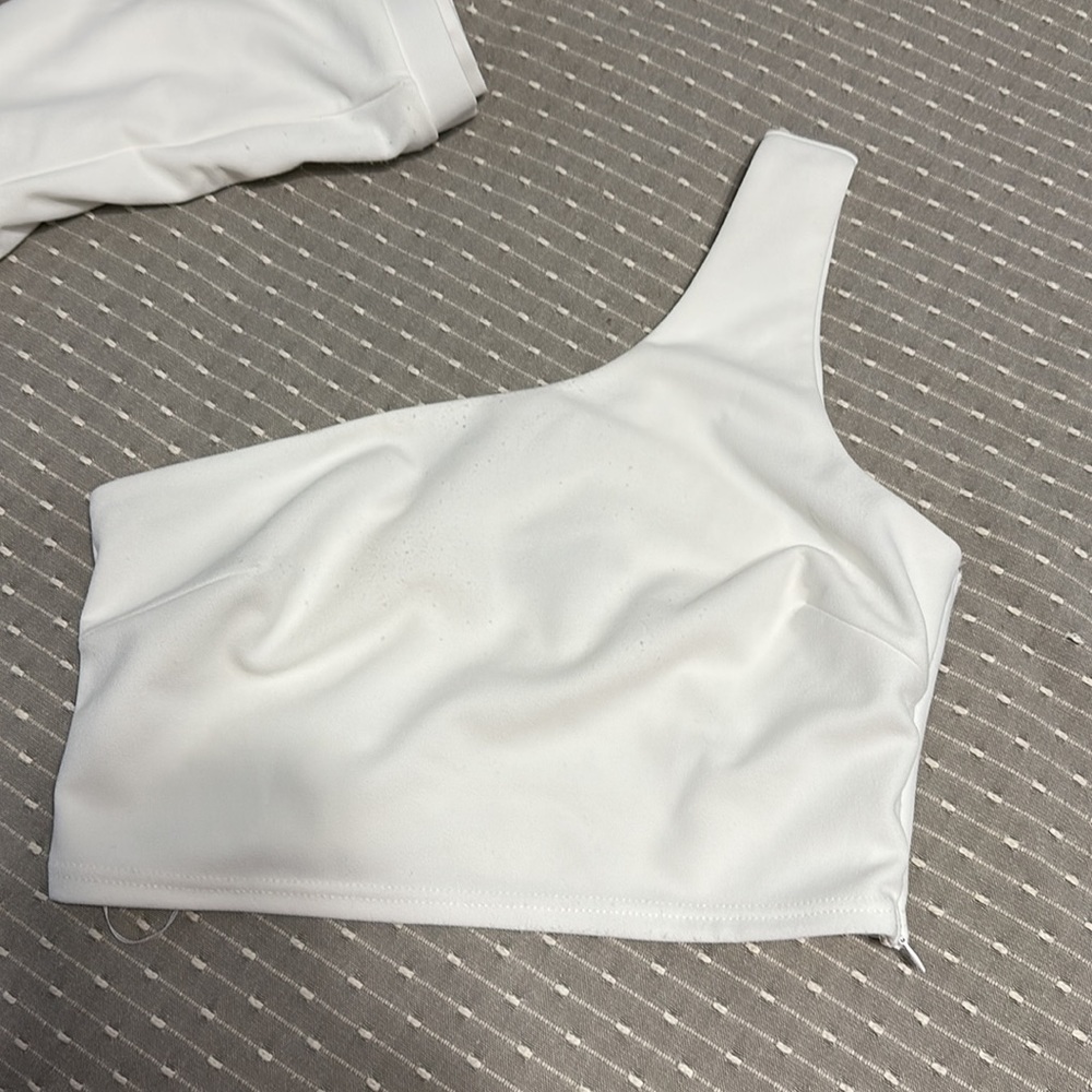 Lulu’s 2 piece one shoulder jumpsuit - Picture 3 of 8